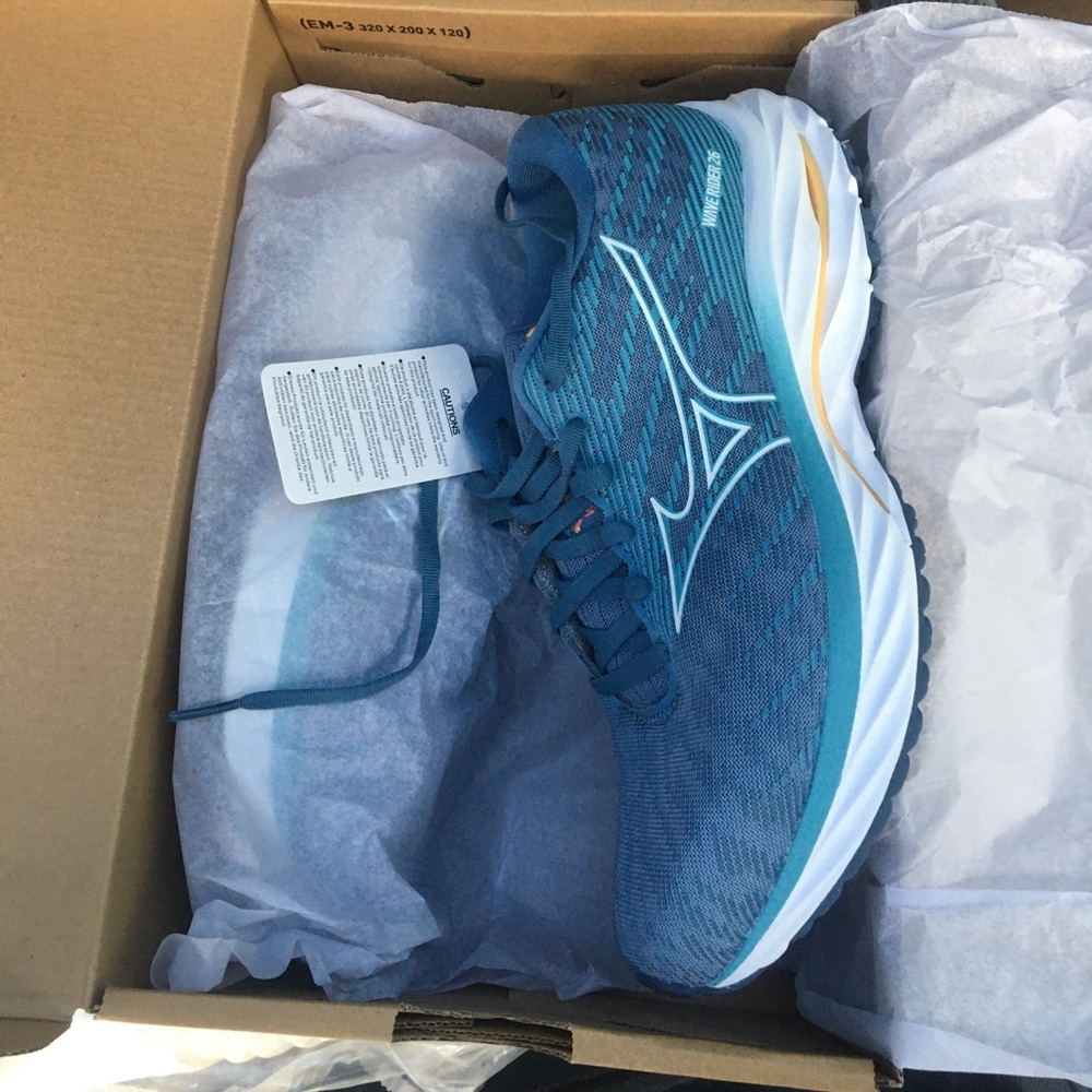 Womens running shoes (size 9) mizuno Wave rider 26